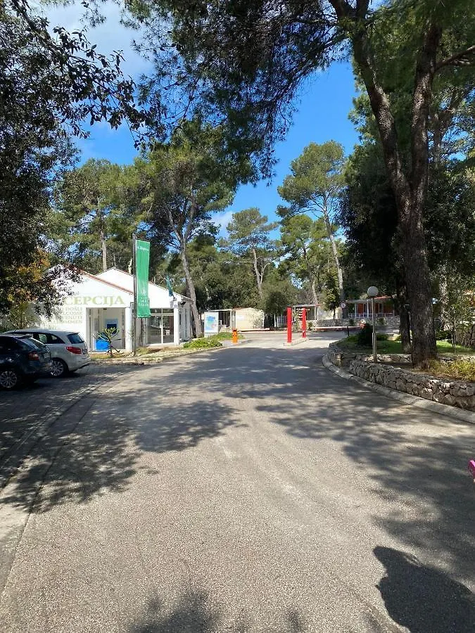 Iris Holiday Homes Biograd Na Moru 4*,
