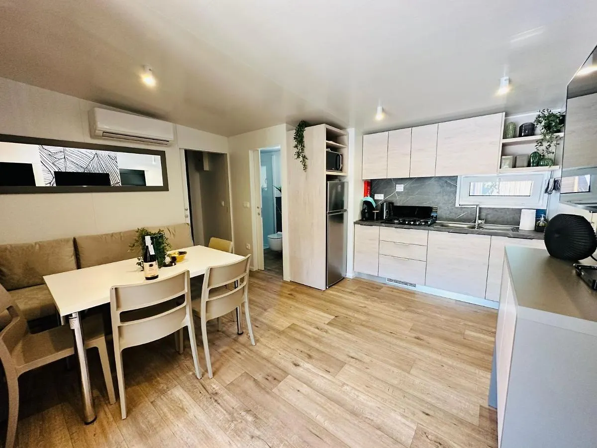 **** Campingplatz Iris Holiday Homes Weißenburg Kroatien