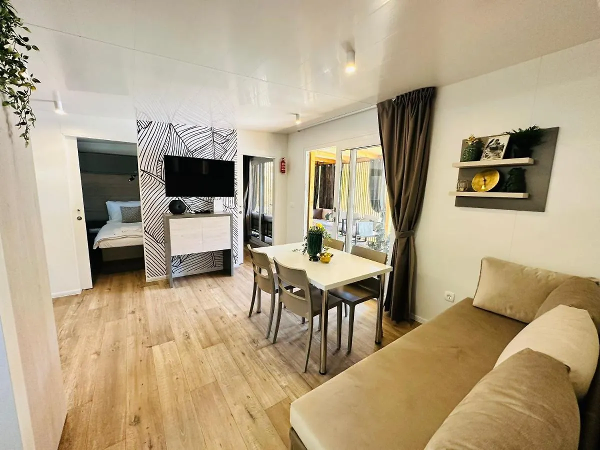 **** Campingplatz Iris Holiday Homes Weißenburg Kroatien