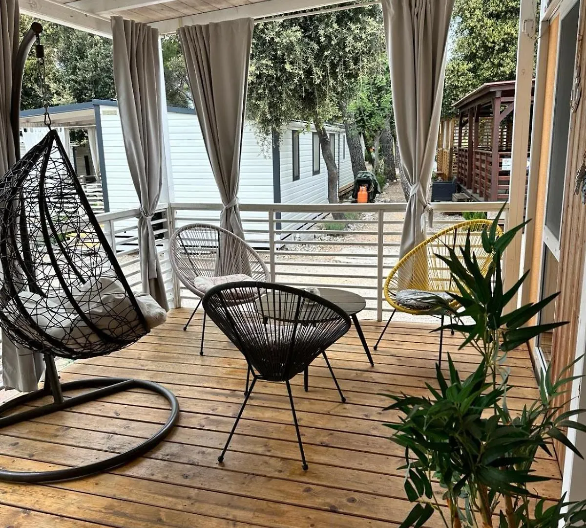 Iris Holiday Homes Biograd Na Moru 4*,